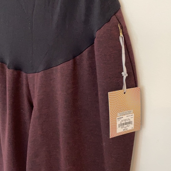 NWT maternity ponte pants - Picture 2 of 4
